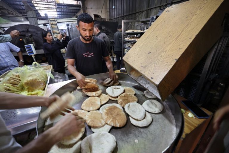 In Gaza, limited food aid meets desperate crowds and looting